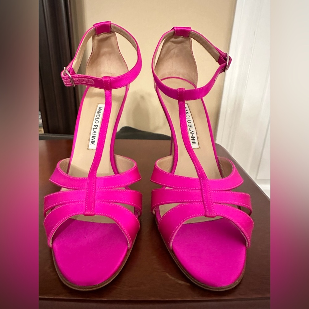 Get your Carrie Bradshaw on with these Beautiful Manolo Blahnik!